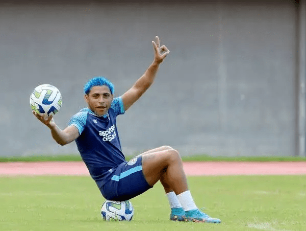 Vitor Jacaré Salário: Quanto Ganha e Trajetória no Futebol